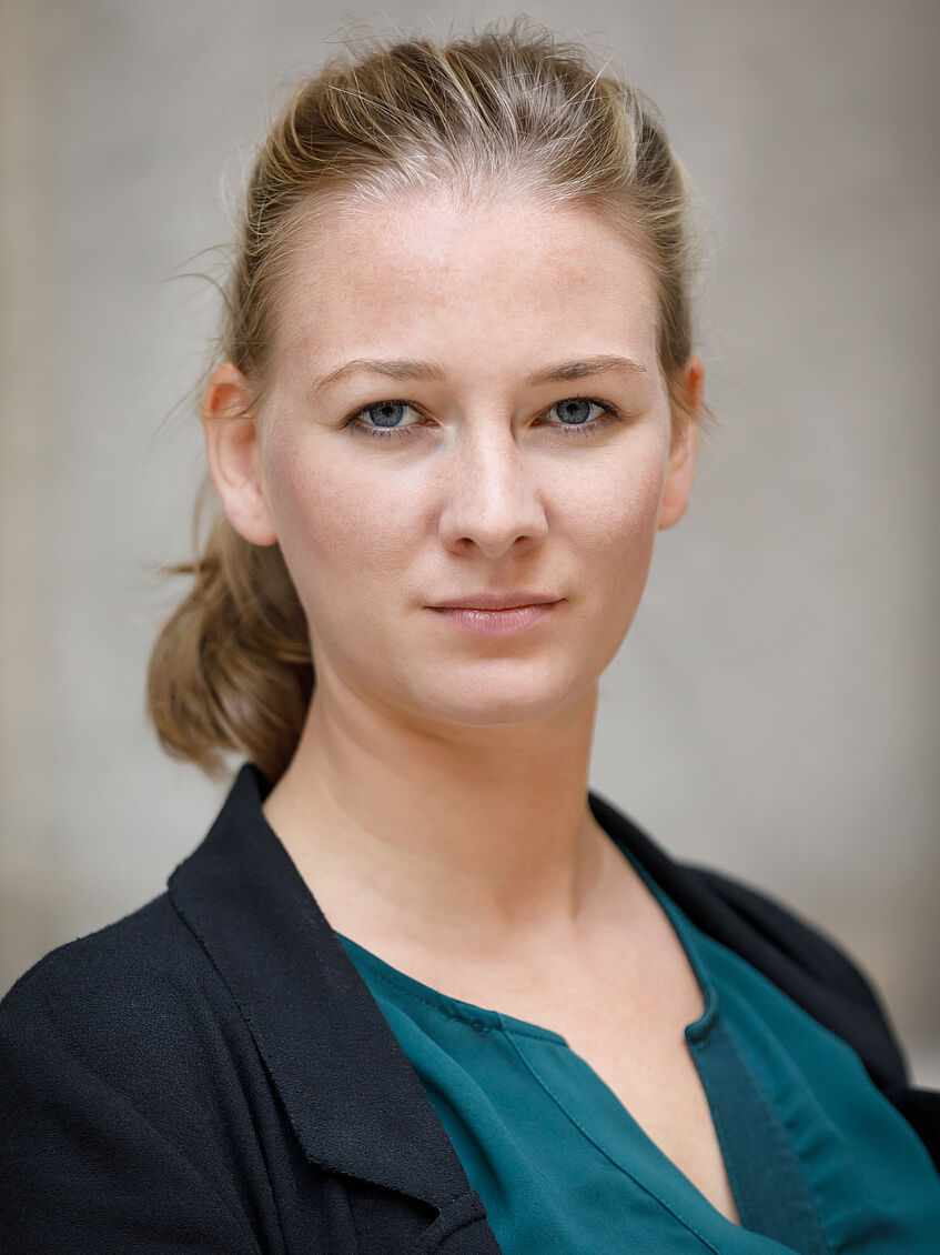 Portrait photo of Susanne Gmoser.