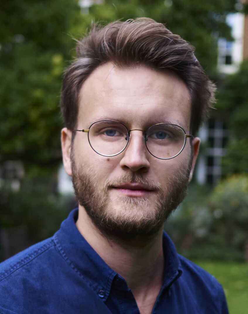 Portrait Photo of Lukas Schlögl